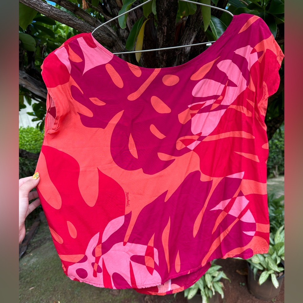 Manuhealii Monstera Top